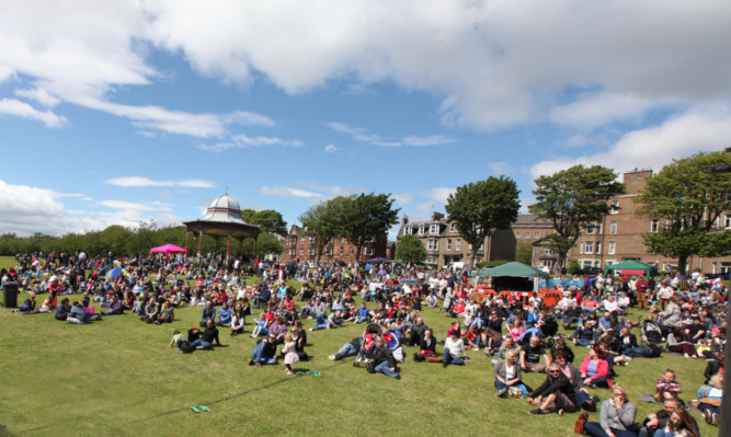 Dundee Westfest Event crowds out in force.