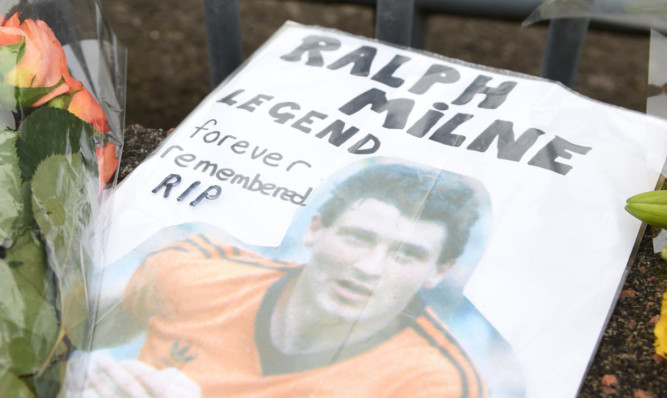 Fans are paying their tributes to the late Dundee United legend Ralph Milne at Tannadice.