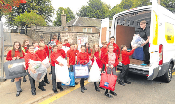 P7 pupils from Liff Primary School with donations for refugees.