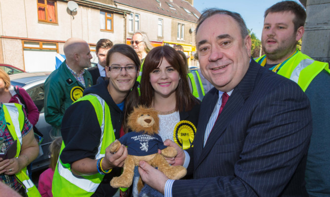 Alex Salmond campaigning with local candidate Julie Ford (centre) ahead of her victory in the Glenrothes West by-election.