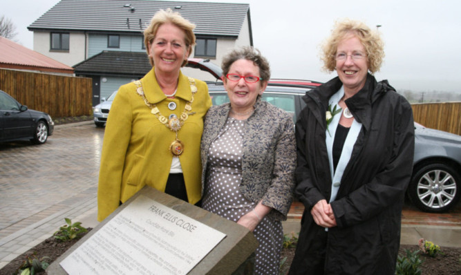 Angus Provost Helen Oswald, Kay Ellis and Minister for Housing and Welfare Margaret Burgess.