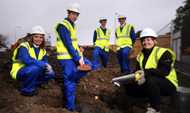 From Left:, Iona McGhie, Kieran McCallum, Jack Morris, Connor Methven and Vice President of Fife College Student Association Lisa Kinnaird.