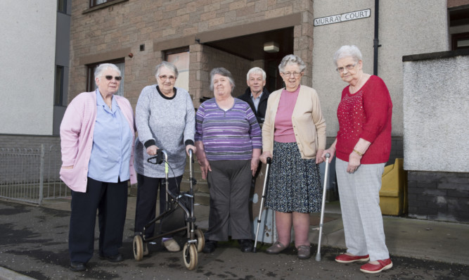 Murray Court residents Edith Sherriff, Roma Bunton, Phyllis Arthur, Agnes Paton and Agnes Moir pictured with councillor David May.