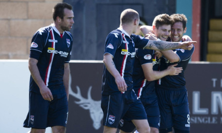Ross County's Iain Vigurs (2nd from right) celebrates his equalising goal with his team-mates