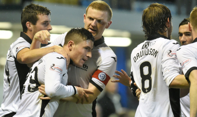 27/10/15 SCOTTISH LEAGUE CUP QUARTER FINAL
MORTON v ST JOHNSTONE
CAPPIELOW - GREENOCK
St Johnstone's Michael O'Halloran (second from left) celebrates having put his side 2-1 ahead