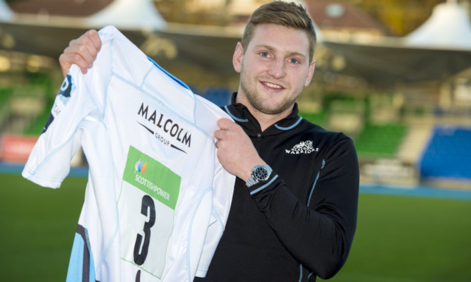 Finn Russell has signed a three-year extension to his Glasgow Warriors contract.