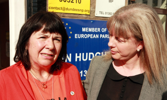 Amanda Kopel with Health Minister and Dundee MSP Shona Robison during a protest outside the SNPs offices in the city.