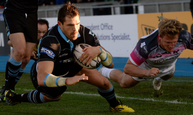 Sean Lamont dives in for Glasgow's first half try at Scotstoun.