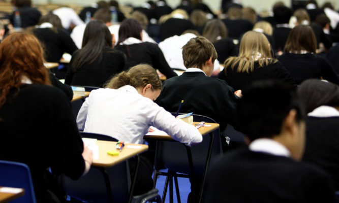 The city council wants all secondary schools to use the 33-period timetable from next May.