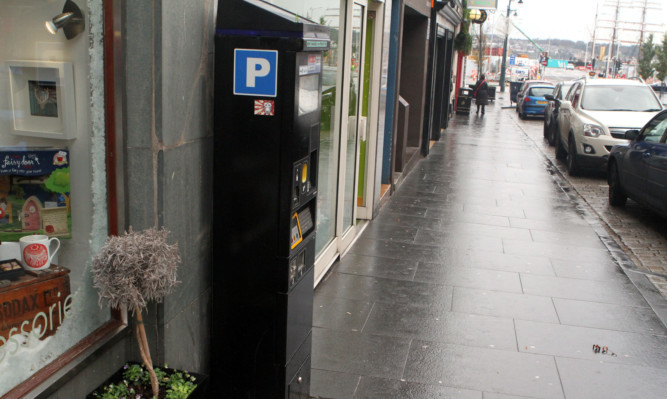 Dundee City Council is to replace hardware in parking meters in the city centre.