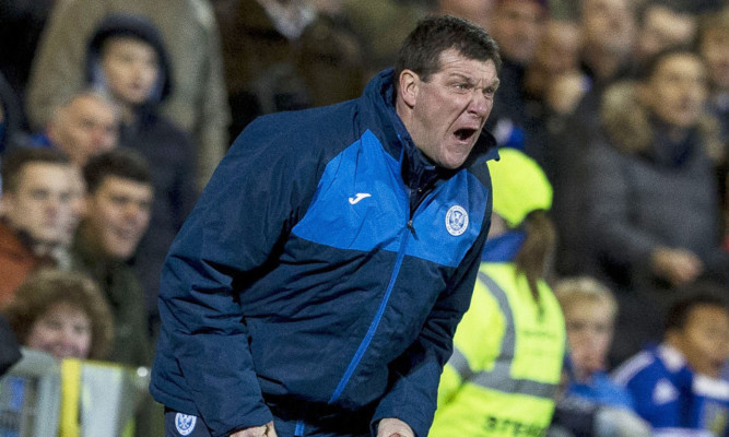 Tommy Wright making sure he gets 100% from his team at Tannadice.