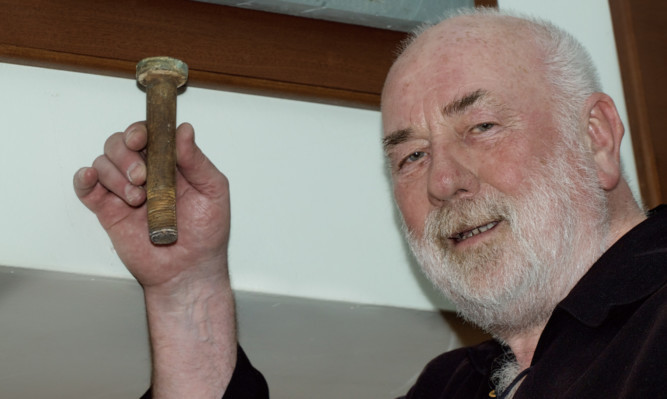 Dave Ramsay shows off the Cutty Sark bolt.