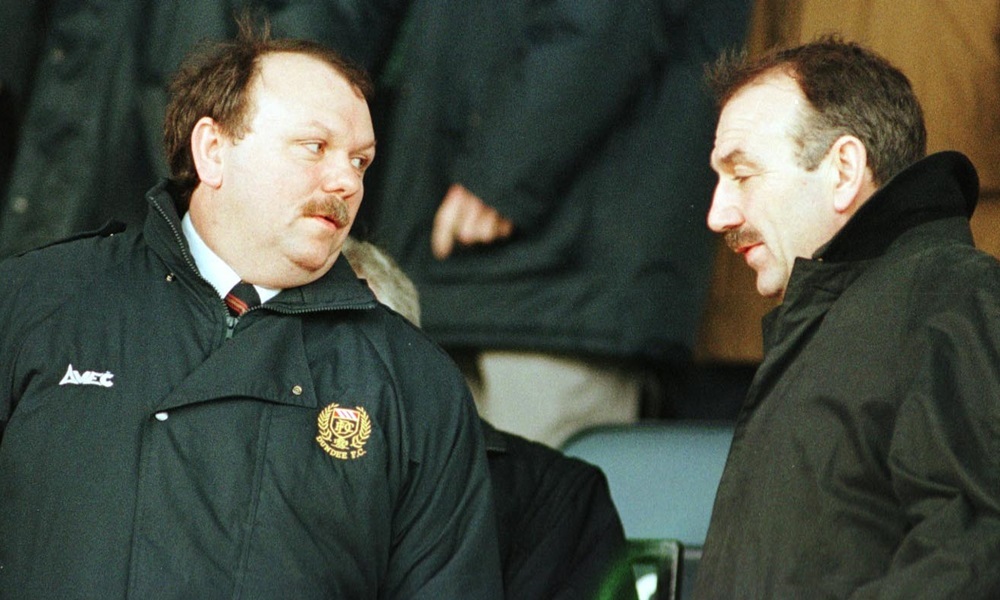 SEASON 1999/2000
DUNDEE
Directors Jim Marr (left) and Peter Marr