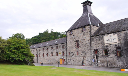 A biomass boiler at Dewars Aberfeldy Distillery delivers a 90% cut in the sites carbon footprint. The industry is on course to meet its environmental targets and has earned praise for its commitment to sustainability.