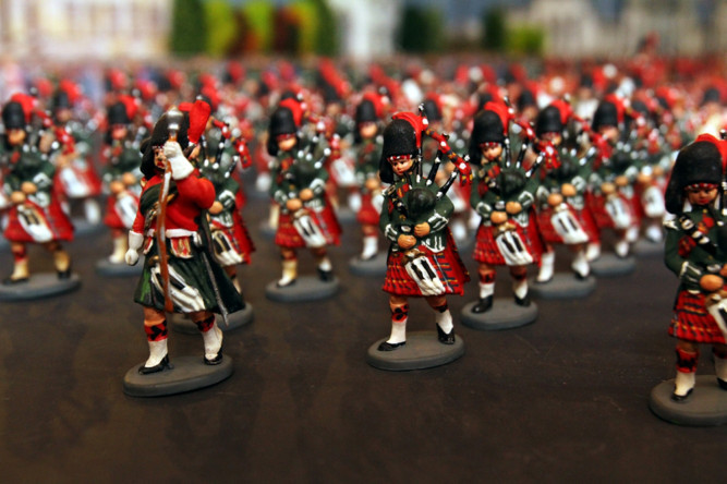 A remarkable 46-year small-scale labour of love is about to make a big impression on visitors to Glamis Castle. Former Queens Life Guard Stewart Smith has gifted an astonishing display of around 1100 toy soldiers recreating in miniature a momentous Royal event of 60 years ago when the Queen made her first visit to Scotland following her coronation. For the full story, see Thursdays Courier.