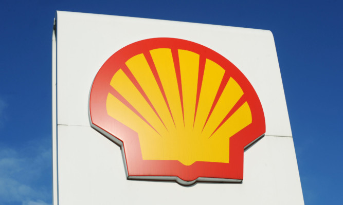 File photo dated 03/02/11 of a Shell logo at a petrol station, as Royal Dutch Shell unveiled a 6.1bn US dollar (£4 bn) loss in the third quarter as it blamed lower oil and gas prices. ... Shell profits ... 29-10-2015 ... York ... UK ... Photo credit should read: Anna Gowthorpe/PA Wire. Unique Reference No. 24584260 ... Issue date: Thursday October 29, 2015. The oil giant also announced it had halted exploration activities offshore Alaska, and stopped the construction of the Carmon Creek oil project in Canada. See PA story CITY Shell. Photo credit should read: Anna Gowthorpe/PA Wire