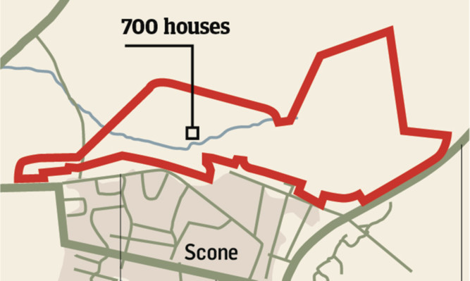 Plans to build 700 homes at the north end of Scone have been criticised.