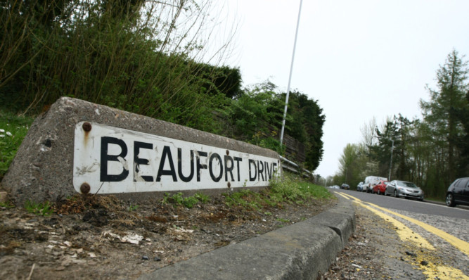 Police were called to Beahfort Drive in Glenrothes on Tuesday night.