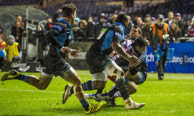 Phil Burleigh goes on for Edinburgh's winning try in the 1872 Cup second leg.