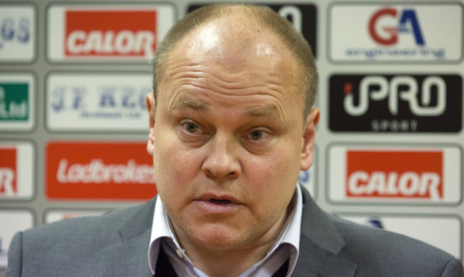Mixu Paatelainen talks to the media.