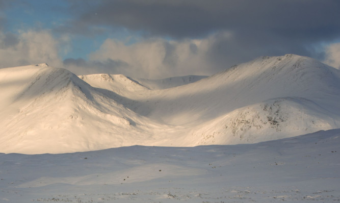 Climbers are being warned of 'considerable' avalanche risks in Glencoe.