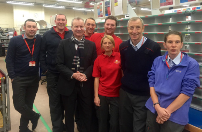 Perth and North Perthshire MP Pete Wishart visited Royal Mail staff in Perth before Christmas.