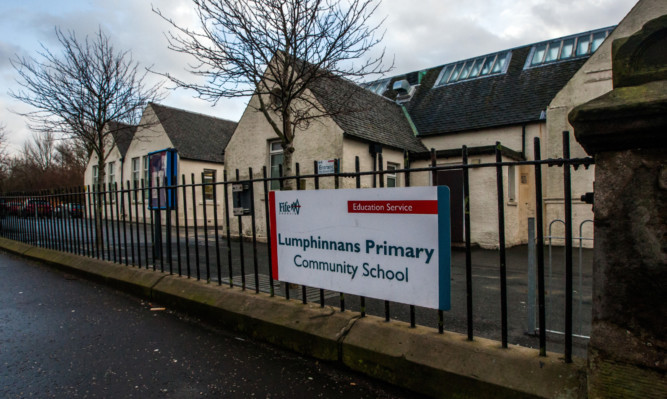 Lumphinnans Primary will have its ceiling panels replaced.