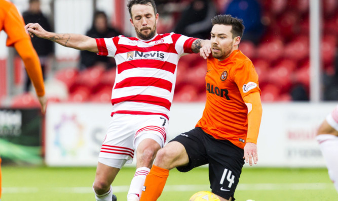 Ryan Dow (right) tackles Hamilton's Dougie Imrie.