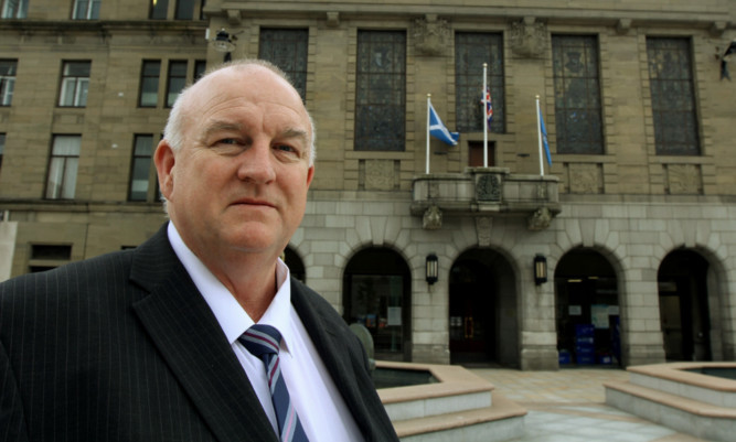 Dundee City Council Labour group leader Kevin Keenan asked if "clear lines" of accountability are in place after a £100 million tender was approved for a new East End community campus.