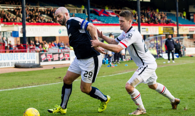 Dundee's Gary Harkins with ICT's Iain Vigurs.