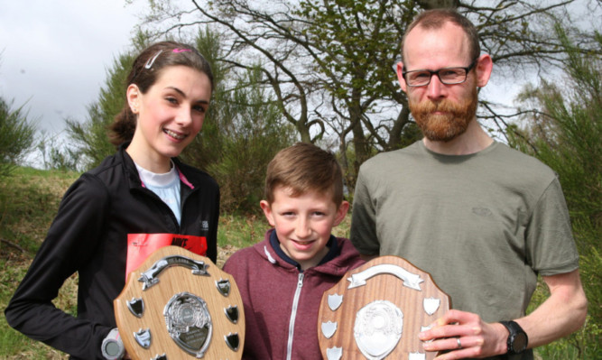 Ladies winner Erin Brown and mens winner Brian Bonnyman receive their winners shields from Lauras brother Daniel.
