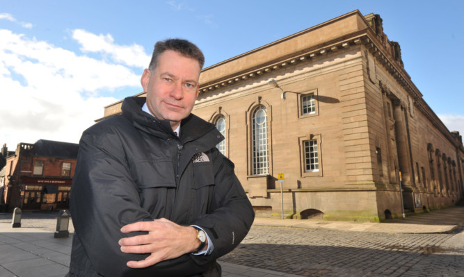 MSP Murdo Fraser would like to see Perth City Hall converted into an attraction displaying the Stone of Destiny.