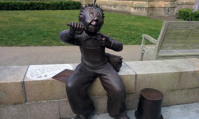 The new sculpture of Oor Wullie.