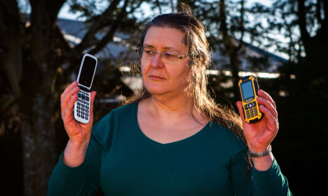 Alyth woman Louise MacLean and her family have been having problems with their mobile phone service from provider Orange.