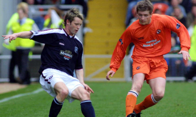 Steven Robb playing for Dundee against United's Mark Wilson.