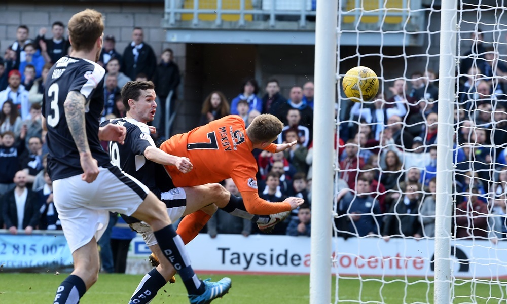 20/08/15 LADBROKES PREMIERSHIP 
  DUNDEE UTD V DUNDEE 
  TANNADICE - DUNDEE 
  Dundee United's Billy McKay scores a second for his side