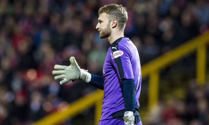 22/01/16 LADBROKES PREMIERSHIP 
ABERDEEN v DUNDEE (1-0) 
PITTODRIE - ABERDEEN 
Scott Bain in action for Aberdeen.