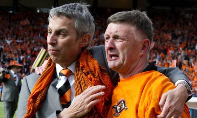 Derek Robertson (left) celebrates United's 2010 Scottish Cup win with Paul Hegarty.