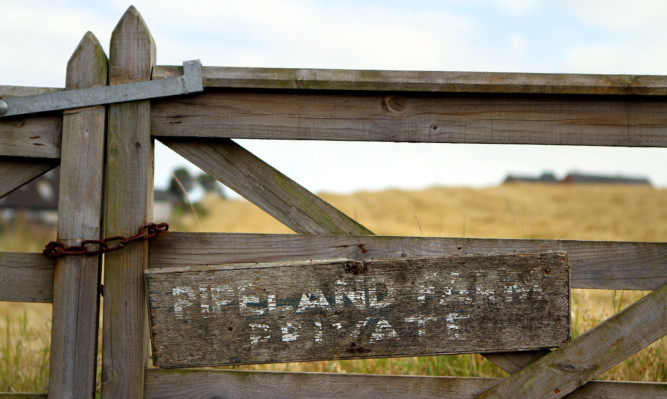 Plans to build a new Madras College at Pipeland Farm sign have been cancelled.