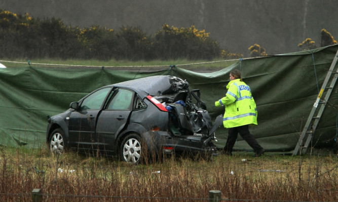 The car collided with a lorry on the A92 near Kirkcaldy.
