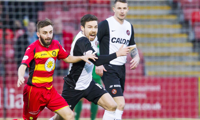 Partick's Steven Lawless and Dundee United's Ryan Dow.