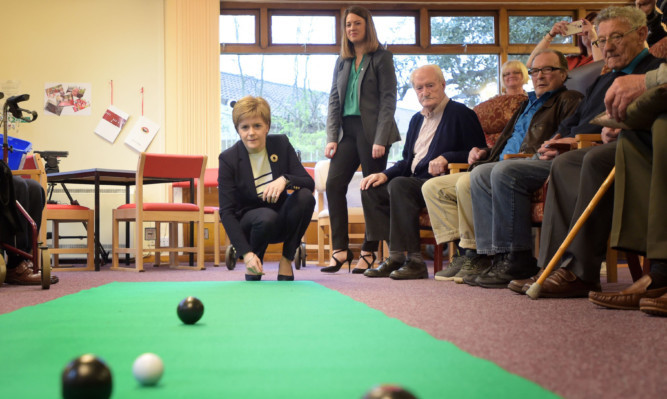 SNP leader Nicola Sturgeon plays carpet bowls with residents at the Arden House Project in Leven.