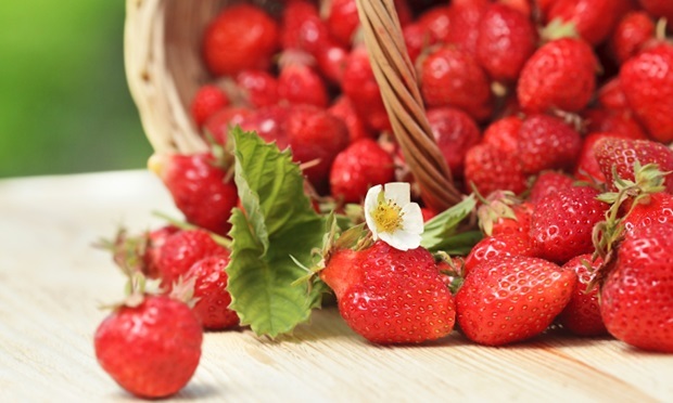 basket with strawberry on table