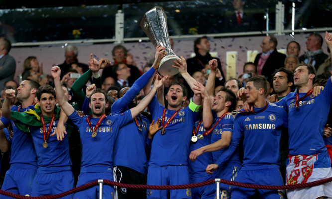 Chelsea's Frank Lampard (centre) and his team-mates lift the UEFA Europa League trophy.