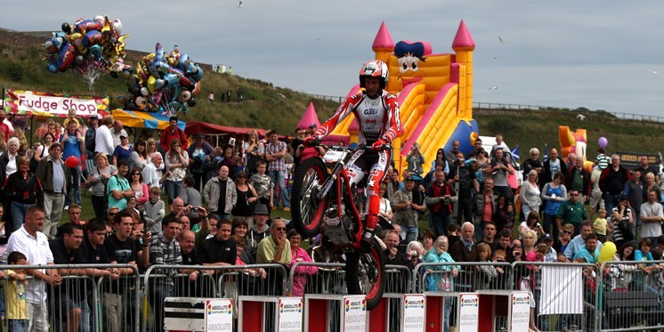 Steve MacDougall, Courier, Victoria Park, Arbroath. Arbroath Seafront Spectacular 2010. Scenes from the event. Pictured, Steve Colley during his Motorcycle Stunt Show.