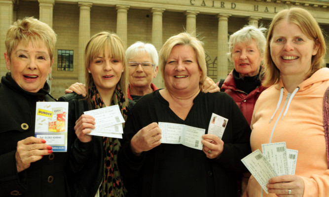 Irene Anderson, Tammi Rollo, Liz Laxly,  Yvonne Donaldson, Janet McGregor-Mozolf and Elaine Scott with tickets for Susan Boyles concert at the Caird Hall.