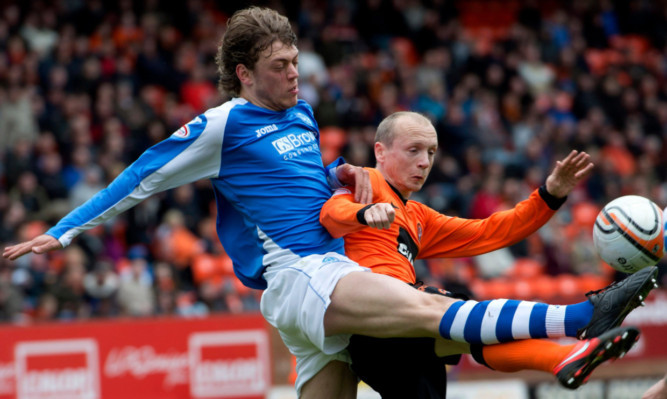 Murray Davidson, holding off Dundee Uniteds Willo Flood, has mixed feelings at leaving St Johnstone.