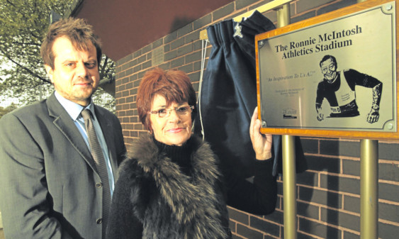 Ronnies widow Cecilia as she unveils the plaque with convener of environment, Craig Melville.