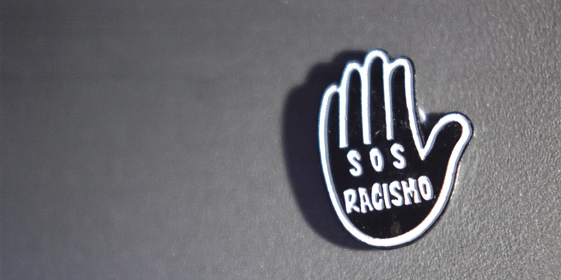 Badge of the Portuguese anti-racism campaign