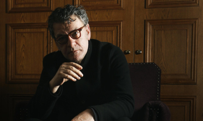 Artist Jack Vettriano will be a guest at the opening of the Kirkcaldy Galleries.